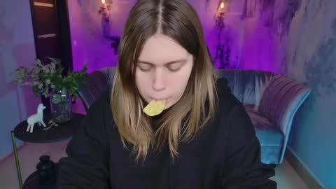 Snapshot of fioramarmoris chatting on February 7, 2025, 9:58 am fiora online show from February 7, 2025, 9:58 am