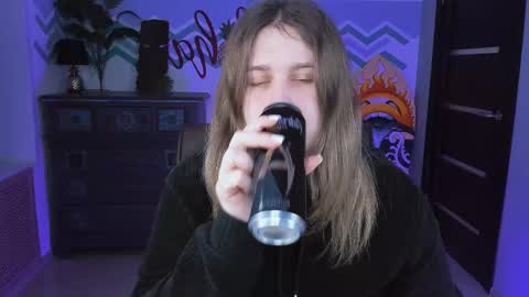 Snapshot of fioramarmoris chatting on March 7, 2025, 9:51 am fiora online show from March 7, 2025, 9:51 am