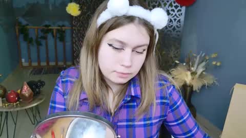 Snapshot of fioramarmoris chatting on March 9, 2025, 8:18 am fiora online show from March 9, 2025, 8:18 am