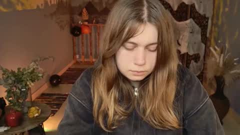 Snapshot of fioramarmoris chatting on October 27, 2025, 1:37 pm fiora online show from October 27, 2025, 1:37 pm