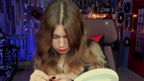 Snapshot of fioramarmoris chatting on October 30, 2025, 1:01 pm fiora online show from October 30, 2025, 1:01 pm