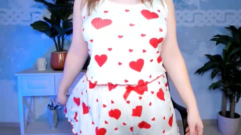 fiora online show from November 22, 2025, 2:27 pm