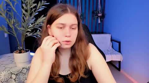 fiora online show from March 15, 2026, 5:24 am