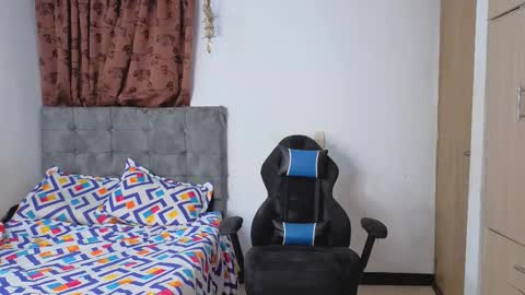 F I O R E L L A  online show from March 20, 2026, 4:17 am