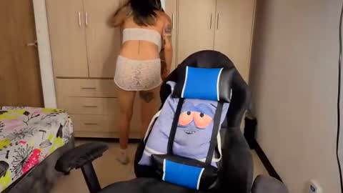 Snapshot of fiorella_up1 chatting on July 3, 2026, 1:50 pm F I O R E L L A online show from July 3, 2026, 1:50 pm