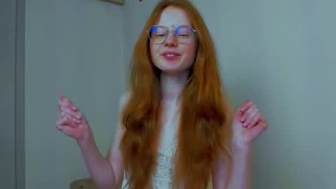 fire_luna online show from March 5, 2026, 5:25 am