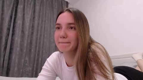 fireflies_fly_ online show from November 24, 2025, 9:03 pm