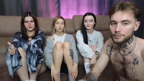 Snapshot of first_day_ chatting on December 3, 2024, 1:54 pm ALICESTEVEVECTOR pvt open online show from December 3, 2024, 1:54 pm