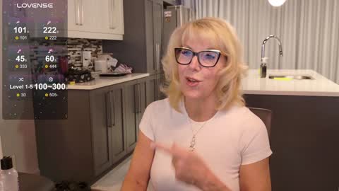 Snapshot of fitcougarcb chatting on January 11, 2025, 5:40 pm Bianca online show from January 11, 2025, 5:40 pm