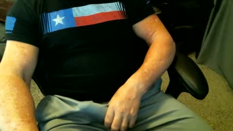 Snapshot of fitguy40 chatting on February 6, 2025, 6:13 pm fitguy40 online show from February 6, 2025, 6:13 pm