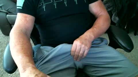 Snapshot of fitguy40 chatting on March 4, 2025, 7:43 pm fitguy40 online show from March 4, 2025, 7:43 pm