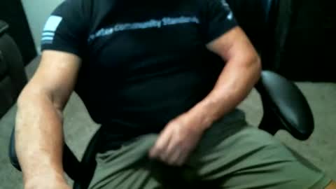 fitguy40 online show from April 20, 2026, 8:43 pm