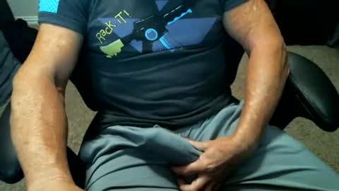 fitguy40 online show from April 22, 2026, 3:20 am