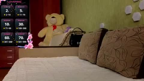 Kira online show from February 8, 2026, 1:47 pm