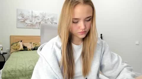 Mona online show from December 23, 2025, 2:31 am