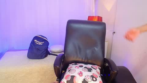 Snapshot of flor_salvaje1 chatting on February 4, 2026, 6:14 pm F L O R online show from February 4, 2026, 6:14 pm