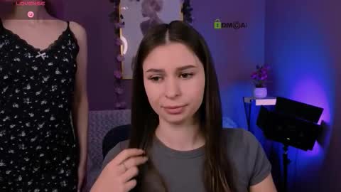 Snapshot of flora_ri chatting on October 19, 2025, 9:32 am just ask me online show from October 19, 2025, 9:32 am