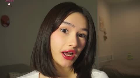 Snapshot of floralmuse chatting on November 6, 2025, 4:57 am Viola online show from November 6, 2025, 4:57 am