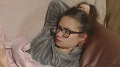 say meow and send tip  online show from November 28, 2025, 12:46 am