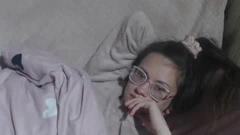 say meow and send tip  online show from April 18, 2026, 5:17 pm