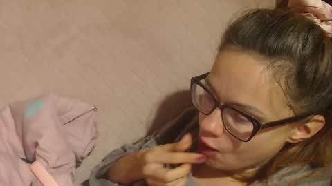 say meow and send tip  online show from November 9, 2025, 9:57 pm