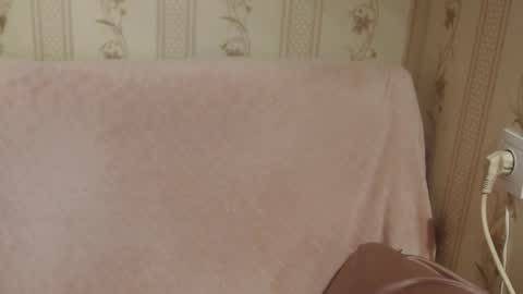 say meow and send tip  online show from February 4, 2026, 12:00 pm