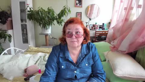 Flowerlower online show from October 15, 2025, 7:19 am