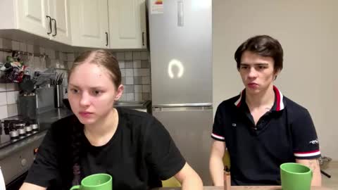 flowerscouple online show from February 7, 2026, 10:46 pm