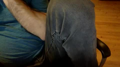 Snapshot of flowmover chatting on December 3, 2025, 8:45 am flowmover online show from December 3, 2025, 8:45 am