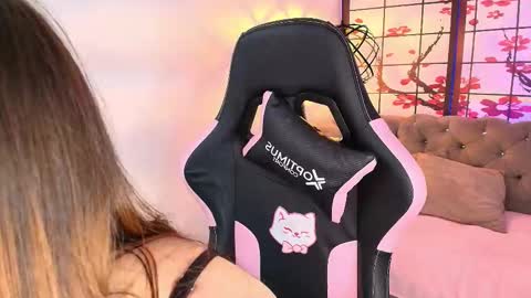  FLUFFY BUBBLE  online show from January 8, 2026, 4:15 am