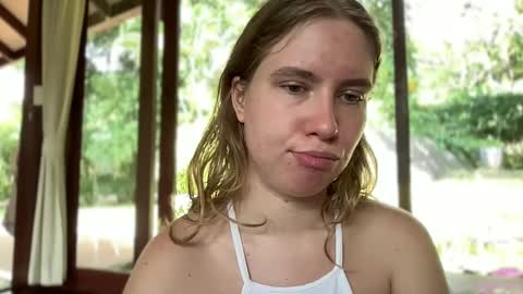 Snapshot of fluffy_bunnyxxx chatting on February 13, 2025, 4:11 am fluffy_bunnyxxx online show from February 13, 2025, 4:11 am