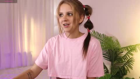 LilLisa online show from September 12, 2025, 11:43 am