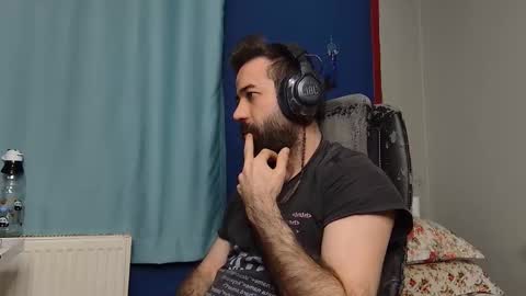 Snapshot of flycb chatting on November 12, 2025, 8:19 pm Fly online show from November 12, 2025, 8:19 pm