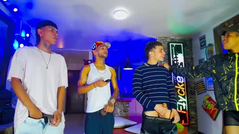 Snapshot of flyckers chatting on December 5, 2024, 12:33 pm flyckers online show from December 5, 2024, 12:33 pm