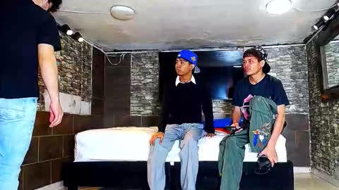 Snapshot of flyckers chatting on October 12, 2025, 12:37 pm flyckers online show from October 12, 2025, 12:37 pm