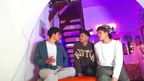 Snapshot of flyckers chatting on October 19, 2025, 8:20 pm flyckers online show from October 19, 2025, 8:20 pm