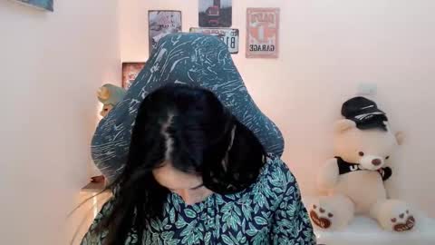 Snapshot of foeheart chatting on December 3, 2024, 12:49 pm Foe online show from December 3, 2024, 12:49 pm