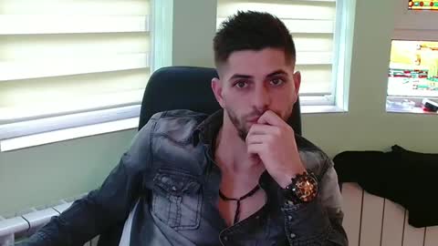 independent model online show from December 4, 2024, 12:36 pm