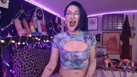 Snapshot of fondadix_ chatting on March 2, 2025, 10:03 am Fonda Dix online show from March 2, 2025, 10:03 am