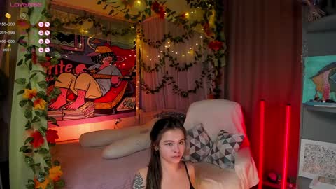 Snapshot of forest_lina chatting on December 4, 2024, 5:38 am online show from December 4, 2024, 5:38 am