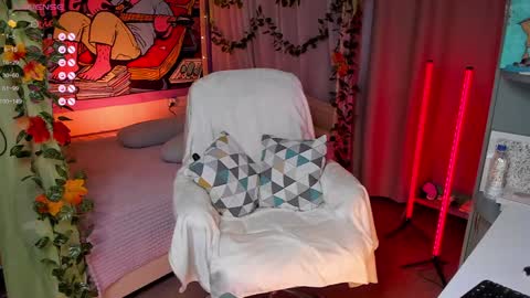 Snapshot of forest_lina chatting on December 8, 2024, 9:57 am online show from December 8, 2024, 9:57 am