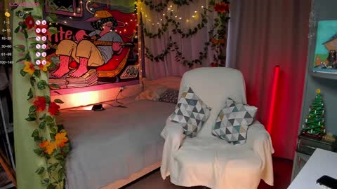 Snapshot of forest_lina chatting on January 13, 2025, 8:15 am online show from January 13, 2025, 8:15 am