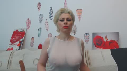 Snapshot of forever_barbie chatting on February 18, 2025, 2:05 am Adana online show from February 18, 2025, 2:05 am