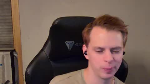 Snapshot of forever_broken chatting on January 15, 2025, 4:25 am forever_broken online show from January 15, 2025, 4:25 am