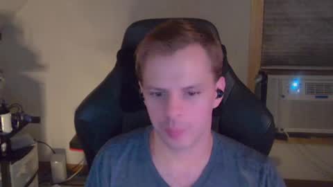 Snapshot of forever_broken chatting on October 3, 2025, 5:04 am forever_broken online show from October 3, 2025, 5:04 am