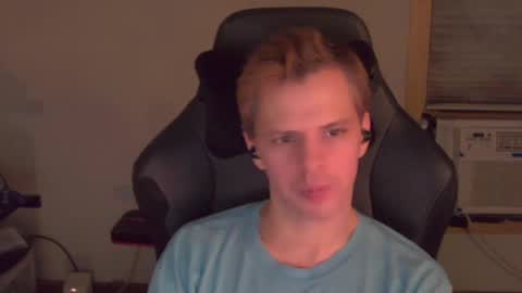 Snapshot of forever_broken chatting on October 31, 2025, 5:52 am forever_broken online show from October 31, 2025, 5:52 am