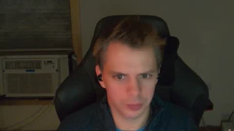 Snapshot of forever_broken chatting on November 15, 2025, 6:44 am forever_broken online show from November 15, 2025, 6:44 am