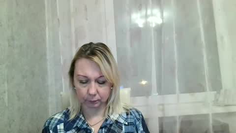 forever_smilex online show from December 12, 2024, 3:27 pm