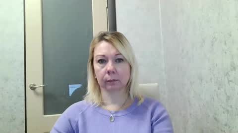 forever_smilex online show from December 13, 2024, 6:21 am