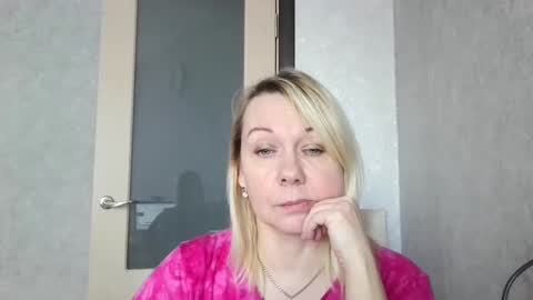 forever_smilex online show from December 18, 2024, 9:58 am